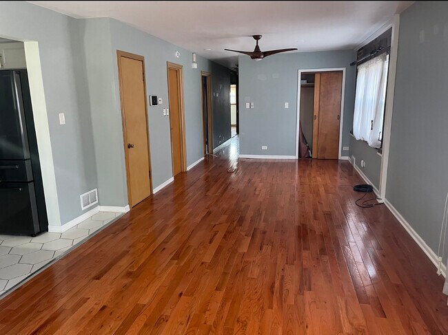 Foto del edificio - 8900 S Merrill Ave