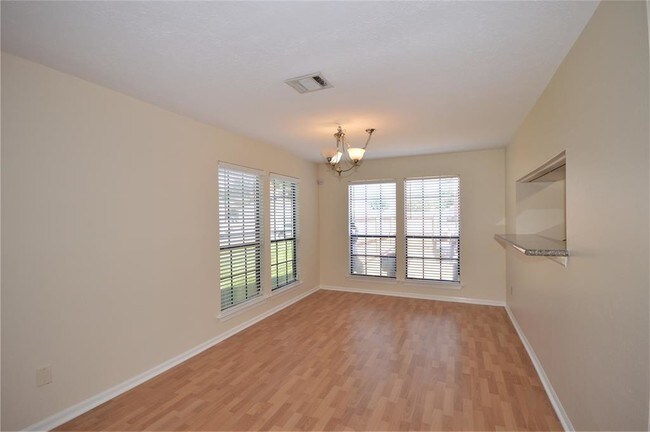 Building Photo - 17253 Saturn Ln