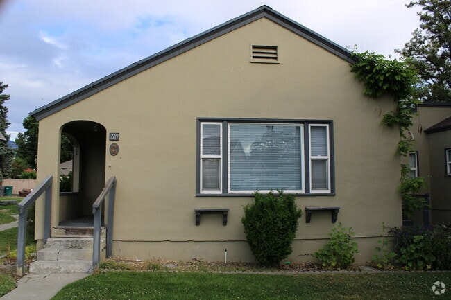 Building Photo - 710 Monroe St