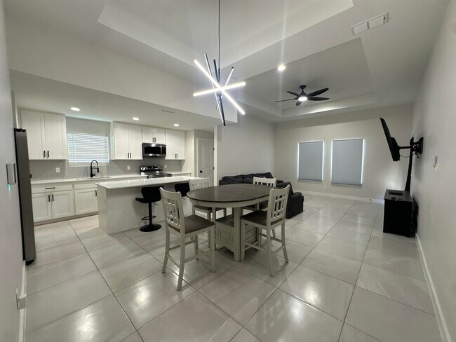 Foto del edificio - 4018 Ave Fenix Dr