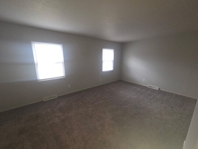 Foto del edificio - 413 Mathews Rd