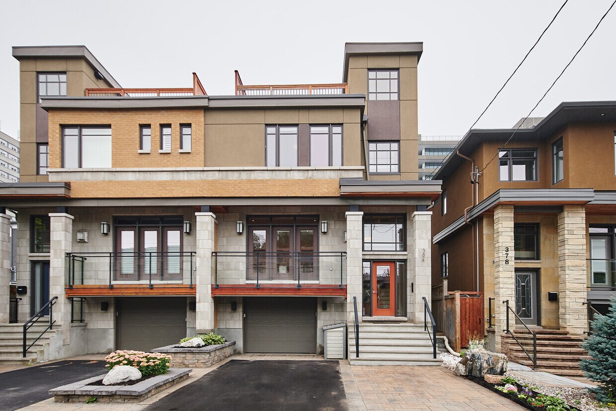Primary Photo - 384 Berkley Ave