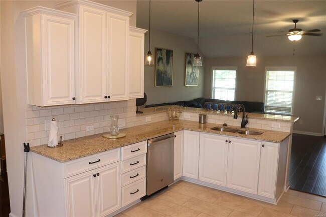Building Photo - 940 Overture Dr