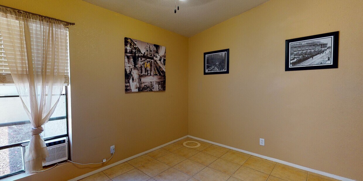 Primary Photo - 1764 W Lindner Ave