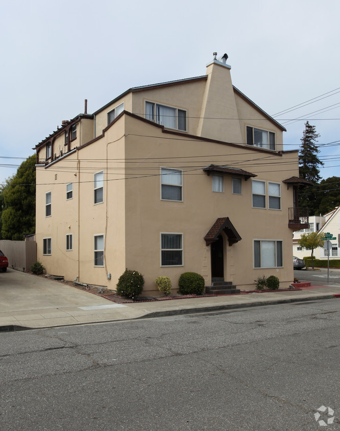 Building Photo - 165 Santa Helena Ave