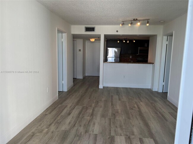 Building Photo - 850 N Miami Ave