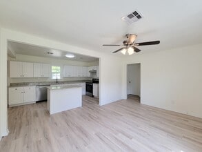 Building Photo - 725 Cahill Rd