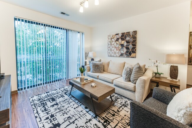 Foto del edificio - 2700 Capitol Park