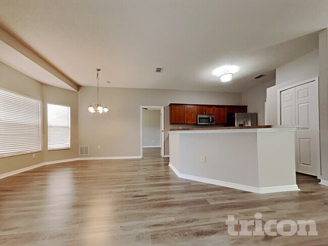 Foto del edificio - 3394 Irondale Ave
