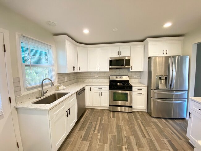 Building Photo - 975 Dearborn Cir