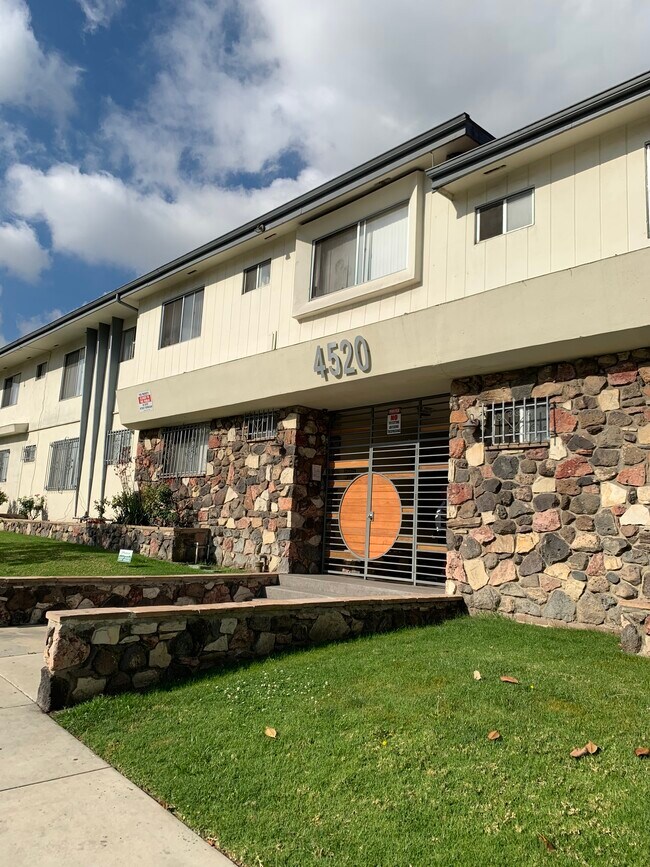Building Photo - 4520 Santa Rosalia Dr