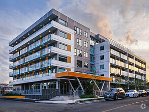 Building Photo - Lynn Creek Apartments