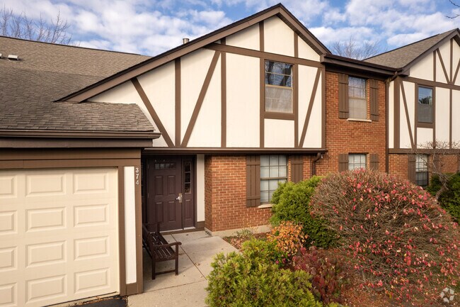 Entrance - 374 Greystone Ct