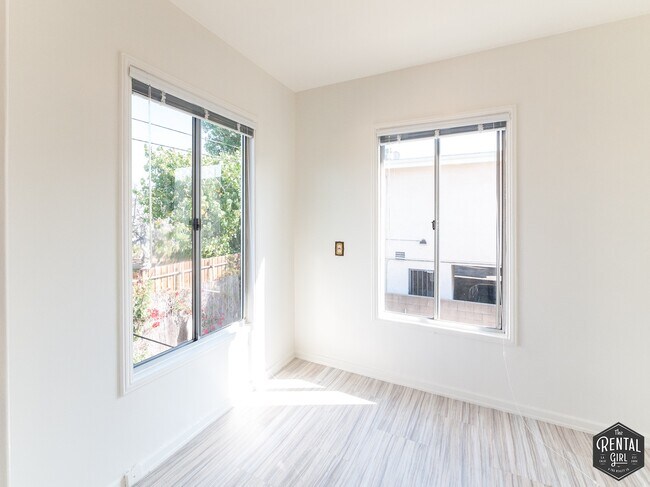 Foto del edificio - Cute as a Button - Corner/Upper 1BD in Palms!