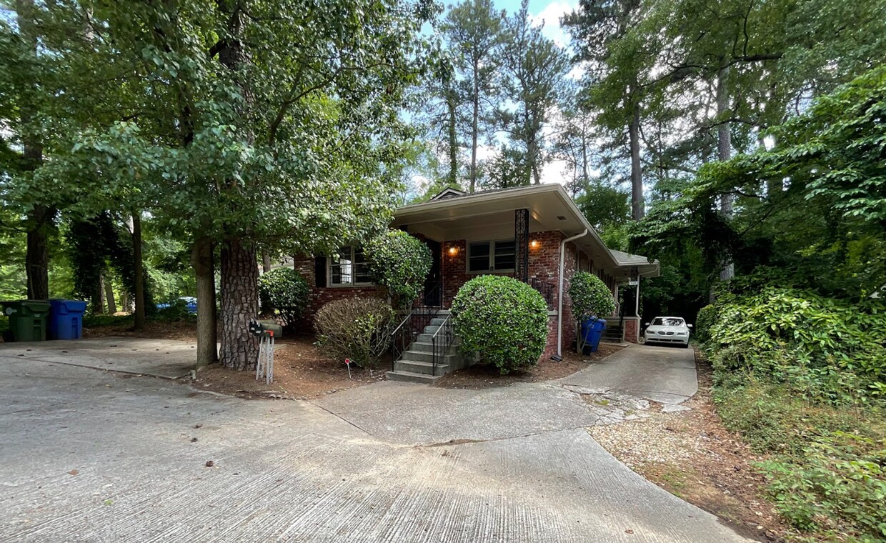 Primary Photo - 911 Lindbergh Drive NE