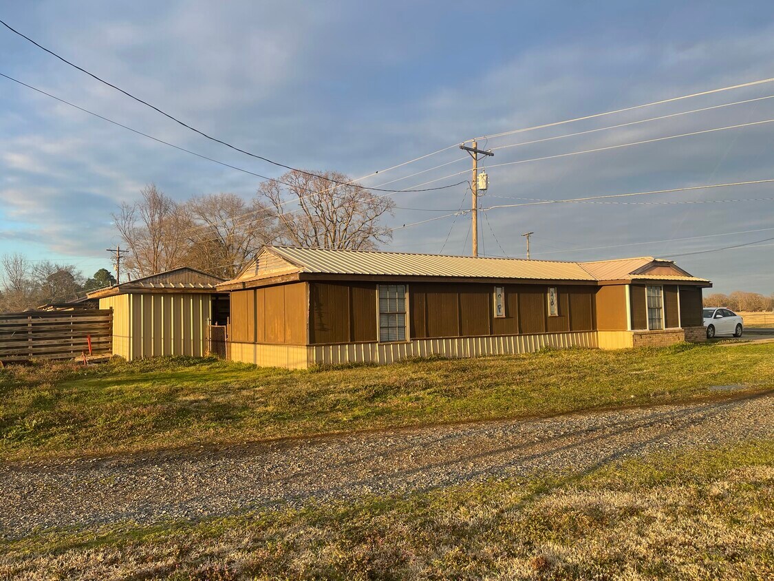 8980 FM 1398, Hooks, TX 75561 House Rental in Hooks, TX