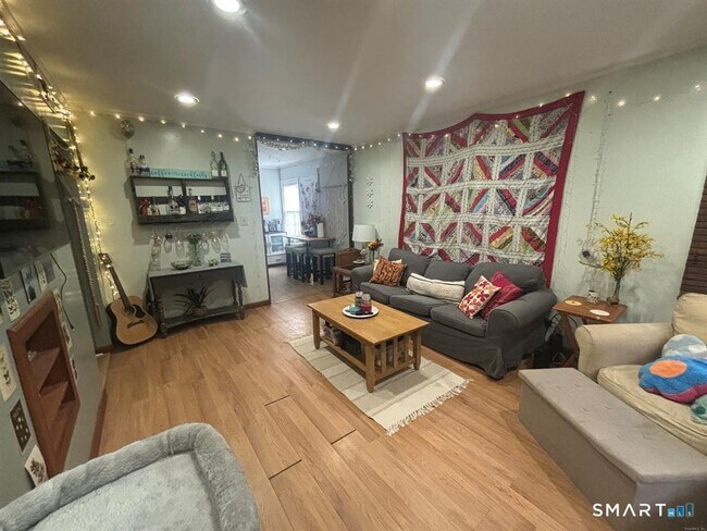 Foto del edificio - 53 Lynwood Dr