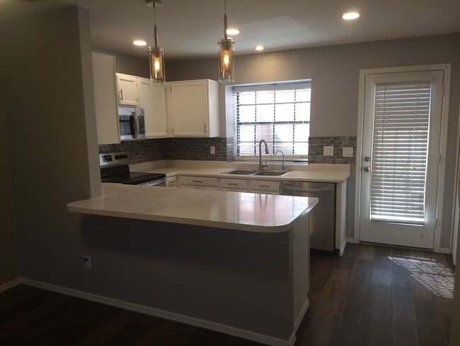 Kitchen - 3491 N Arizona Ave