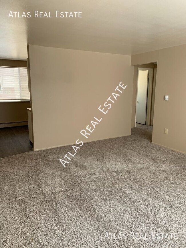 Building Photo - Coming soon! Top Floor 2 Bedroom 1 Bathroo...