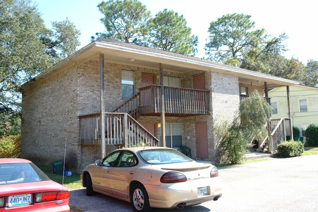 Building Photo - 915 Canopy Ln