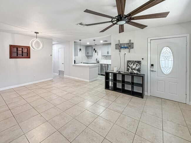 Building Photo - 429 Morgan Cir S