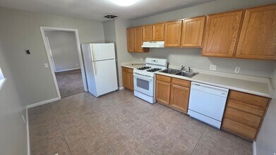 Building Photo - 1461 W 400 S