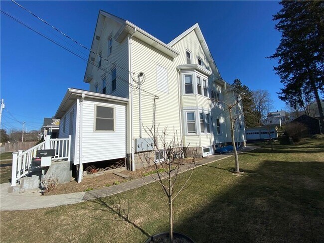 Foto del edificio - 28 Chester Ave