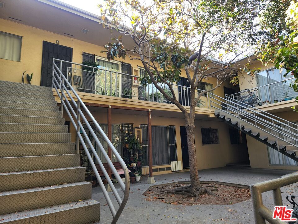 Primary Photo - 4106 Rosewood Ave