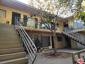 Building Photo - 4106 Rosewood Ave