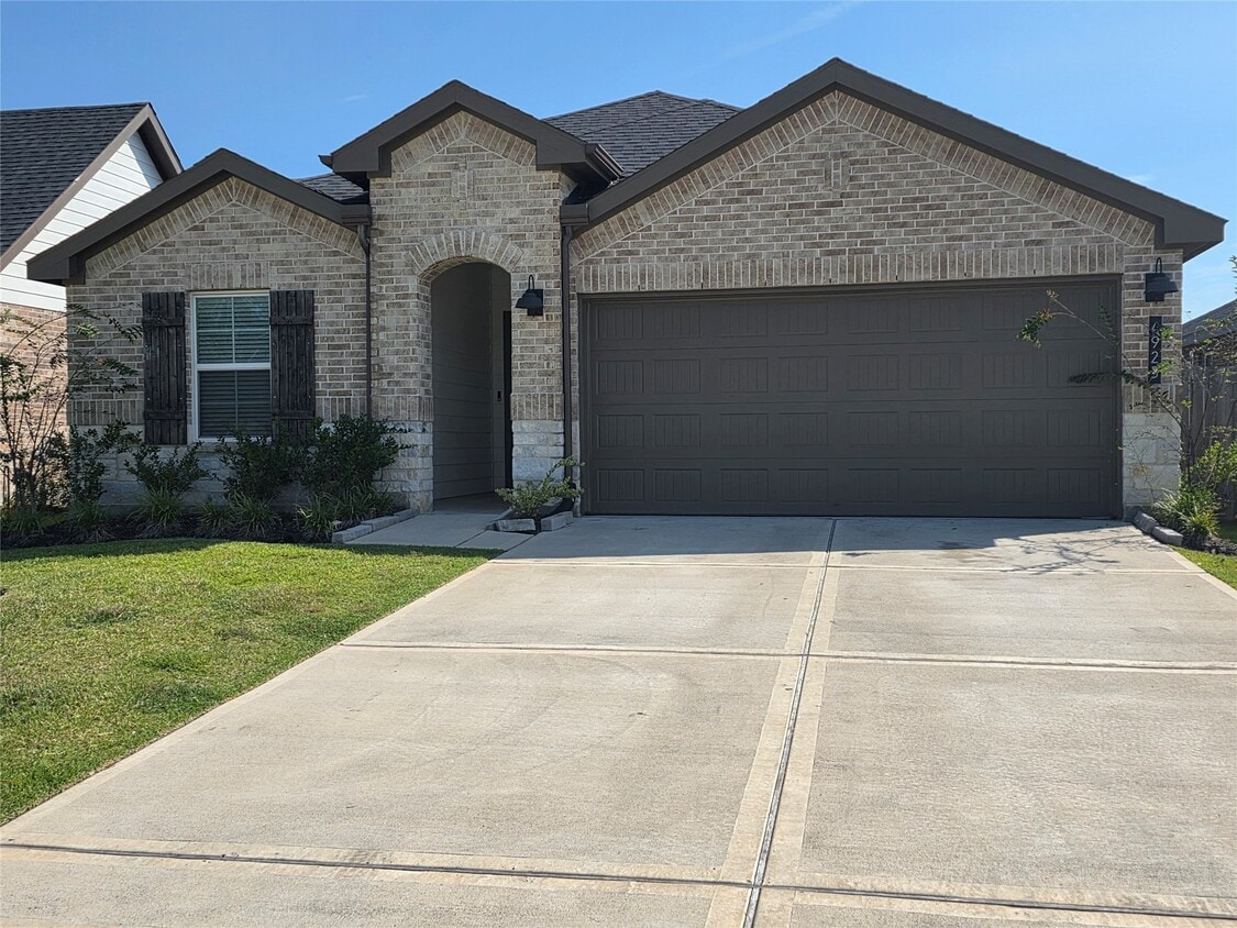 Foto principal - 4923 Edgewood Dr