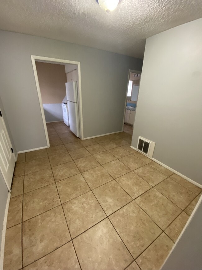 Building Photo - 117 Gamma Cir