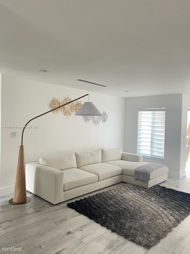 Foto del edificio - 5 br, 2.5 bath House - 4516 SW 132nd Pl