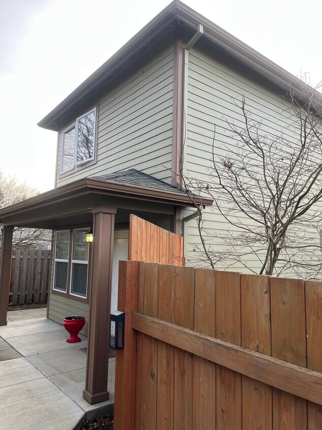 Primary Photo - 4416 NE Mason St