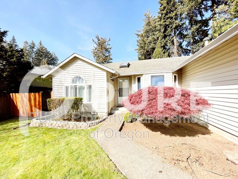 Primary Photo - 1535 NW Wallula Ave