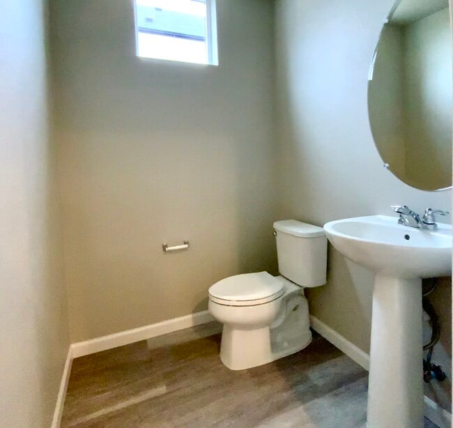 Main Floor Powder Room - 9284 Gore St