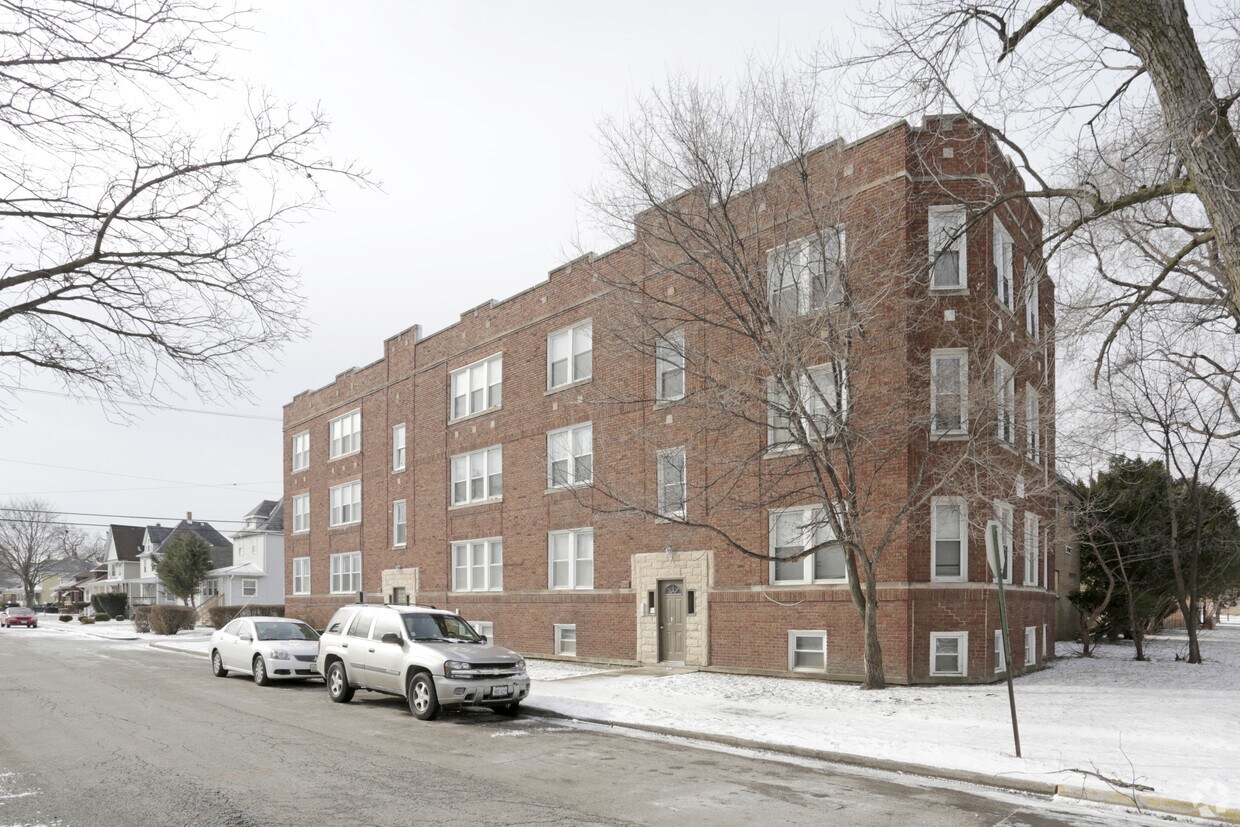 102 S 17th Ave Apartments in Maywood, IL