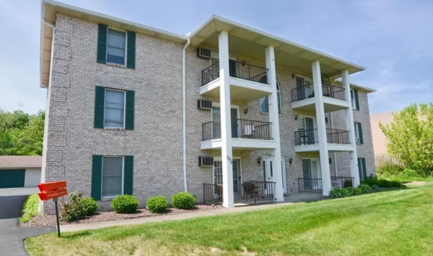 7386 Eisenhower Dr Youngstown, OH 44512 – photo 1