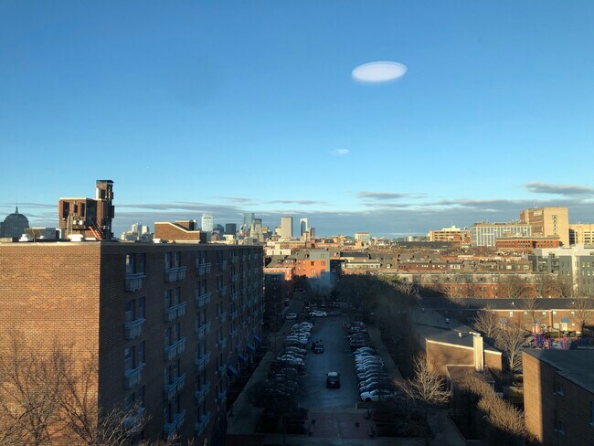 Building Photo - 15 Reed St