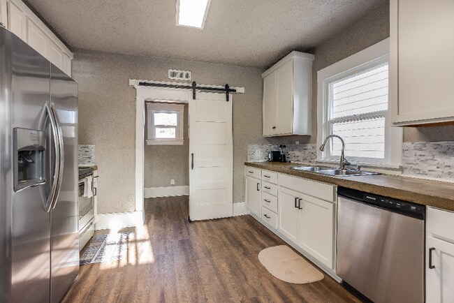 Foto del edificio - 255 1st Ave E N