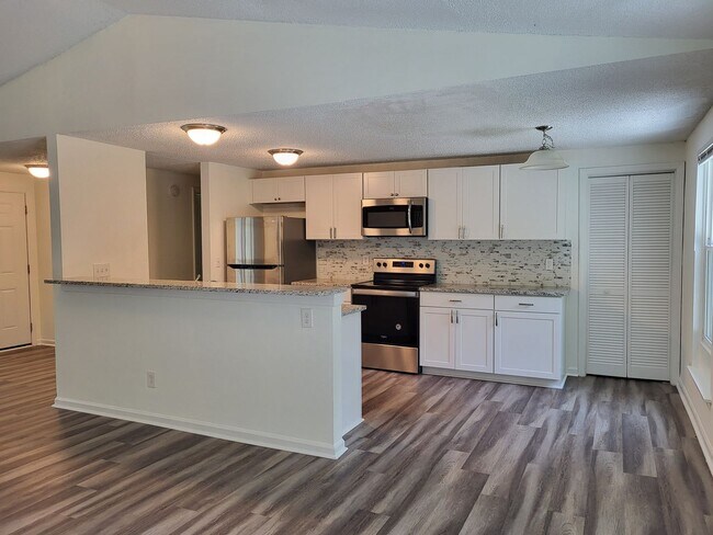 Foto del edificio - 3 bedroom home in Charlotte