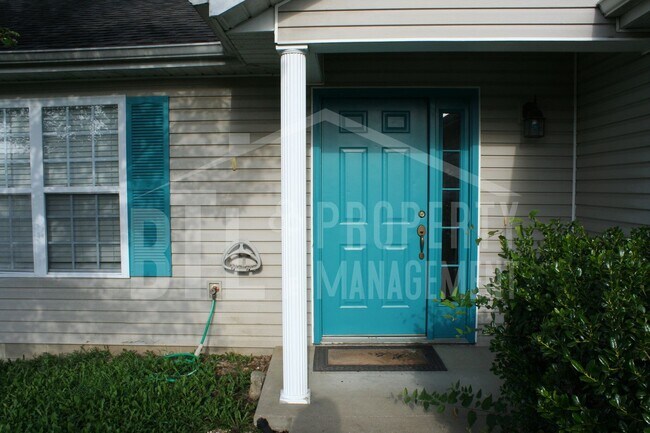 Foto del edificio - Price Reduced! 3 Bedroom 2 Car Garage Dupl...