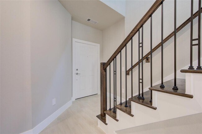 Foto del edificio - 1709 Summerlyn Ter Dr