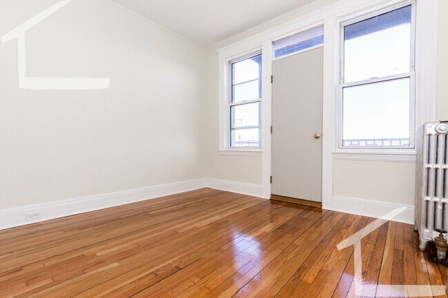 Building Photo - Spacious two bedroom in Brighton