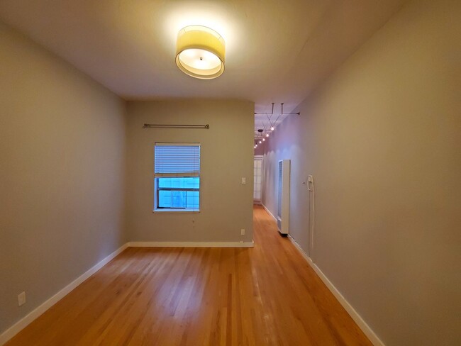 Foto del edificio - SOMA ! Bedroom in the center of it all!