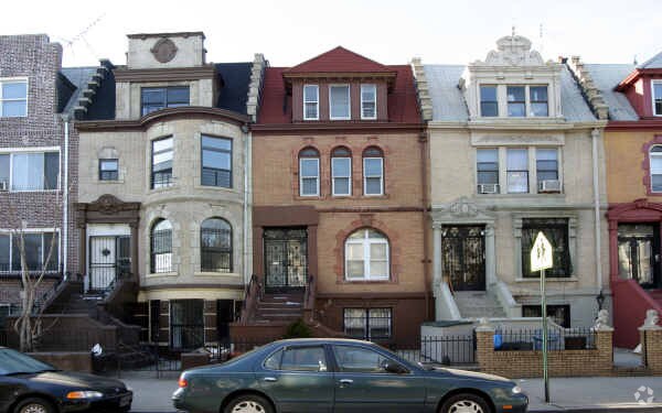 Foto principal - 272 New York Ave