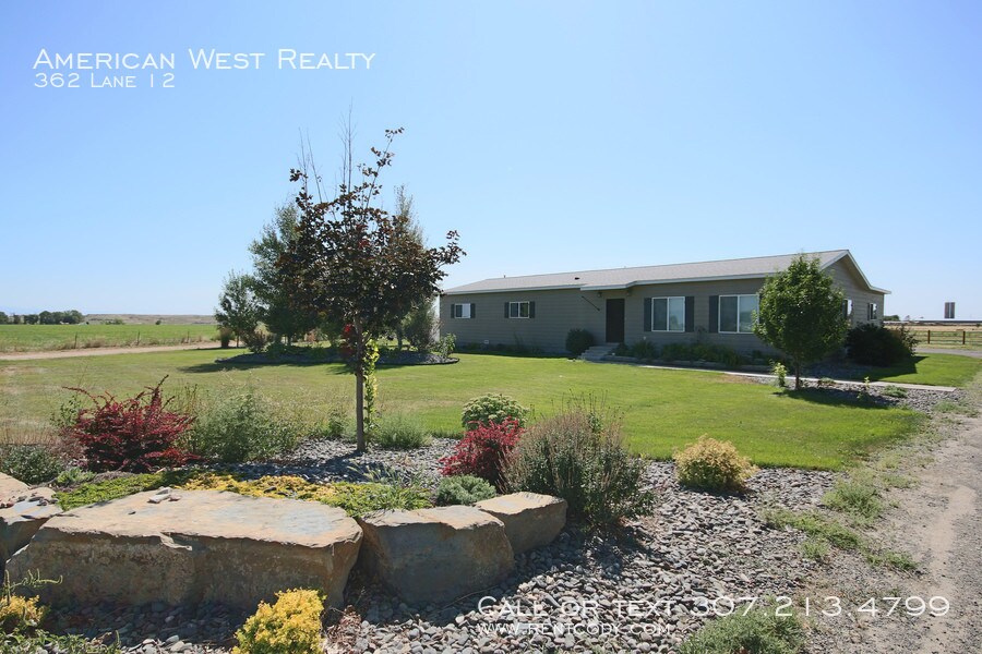 Primary Photo - Single-level horse property