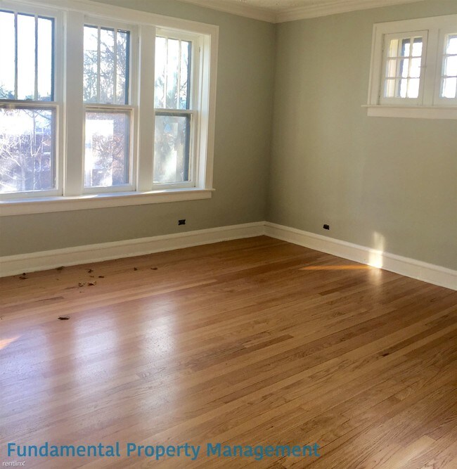 Building Photo - 305 S Oak Park Ave