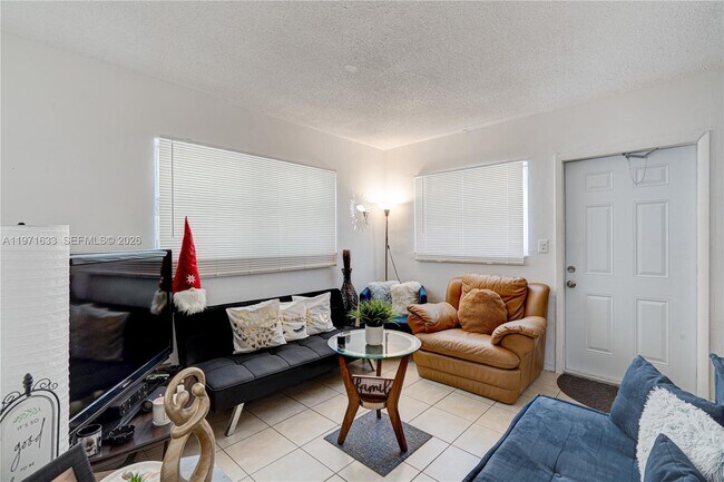 Building Photo - 502-504 Phippen Waiters Rd