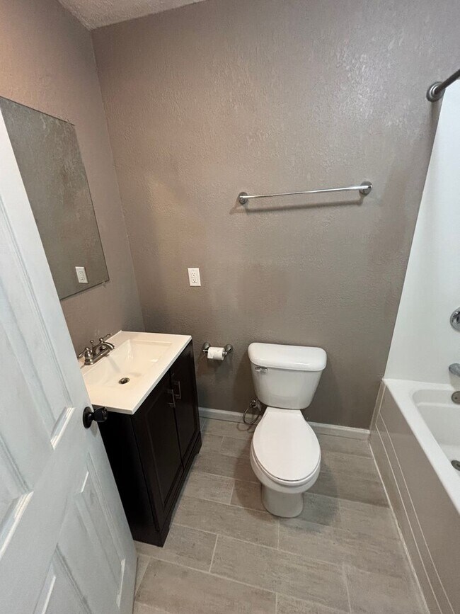 Foto del edificio - 831 W Edgewood St