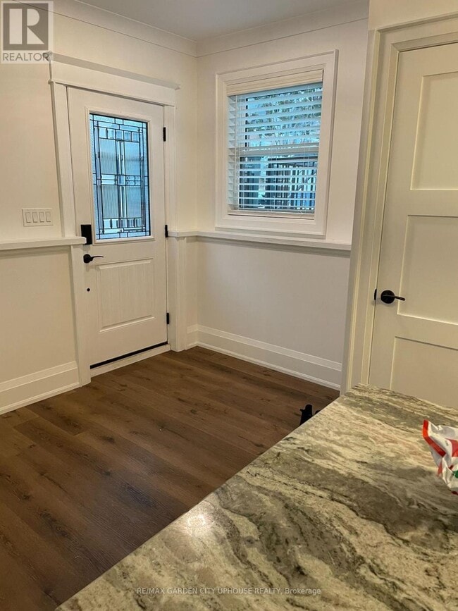 Building Photo - 25 Cherry St